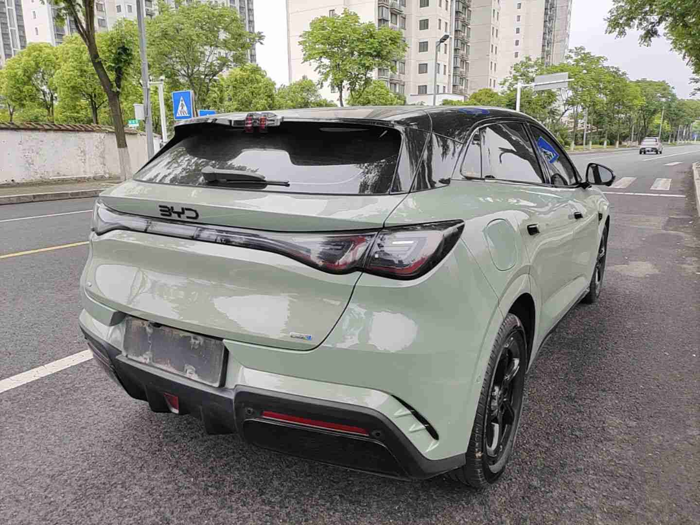 车辆右后45度外观展示