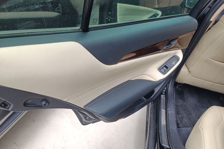 丰田 皇冠 2015款 2.5L 智享版中控内饰49