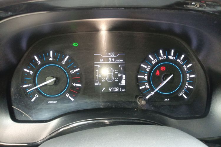 奇瑞 瑞虎3 2016款 1.6L 手动智尚版中控内饰14