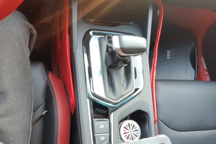 吉利汽车 帝豪S 2021款 1.4T CVT尊贵型中控内饰18