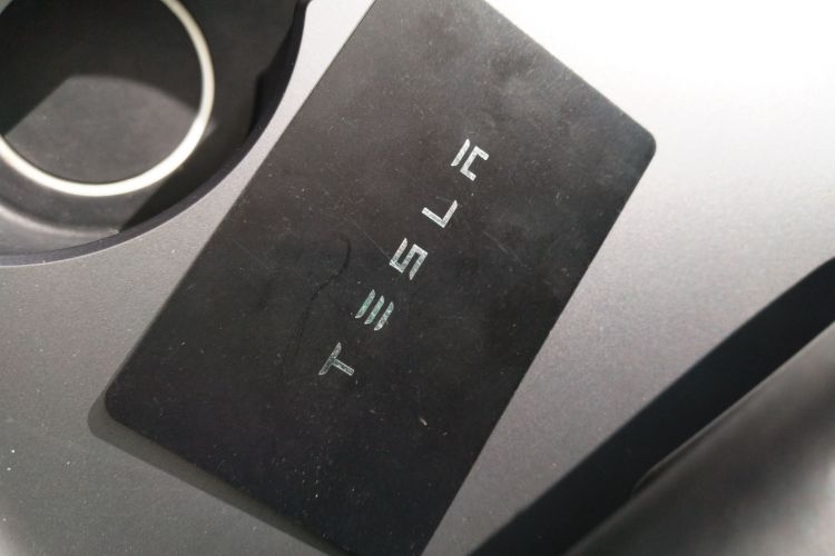 特斯拉 Model Y 2021款 标准续航后驱版中控内饰11