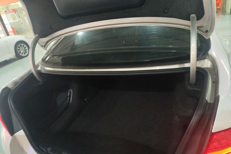 宝马5系 2014款 520Li 典雅型机舱底盘23