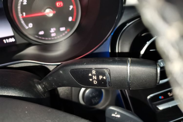 奔驰C级 2018款 C 180 L 时尚型运动版中控内饰18