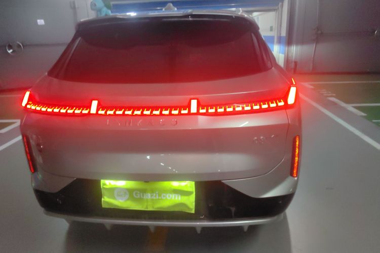 领克08 EM-P 2025款 120km 长续航Halo车身外观6