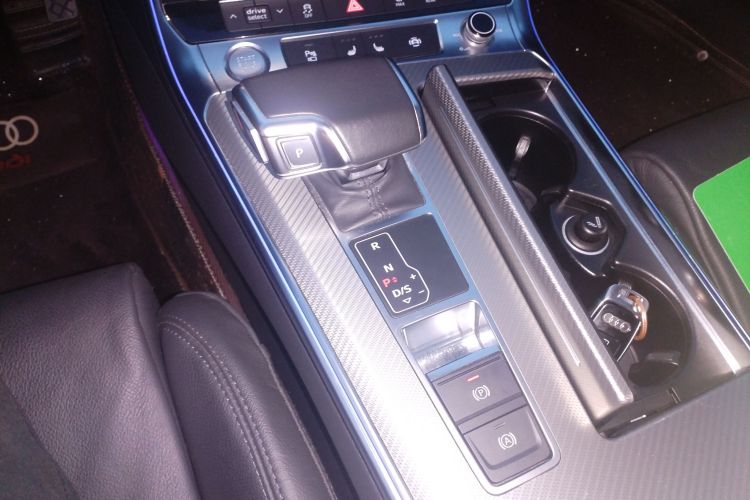 奥迪A6L 2020款 45 TFSI 臻选致雅型中控内饰18