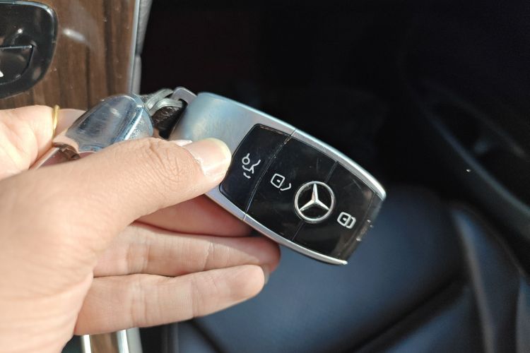 奔驰GLC 2019款 改款 GLC 260 L 4MATIC 豪华型中控内饰11