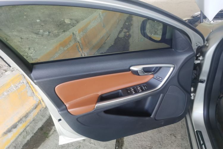 沃尔沃S60 2019款 S60L T3 智进版中控内饰7007