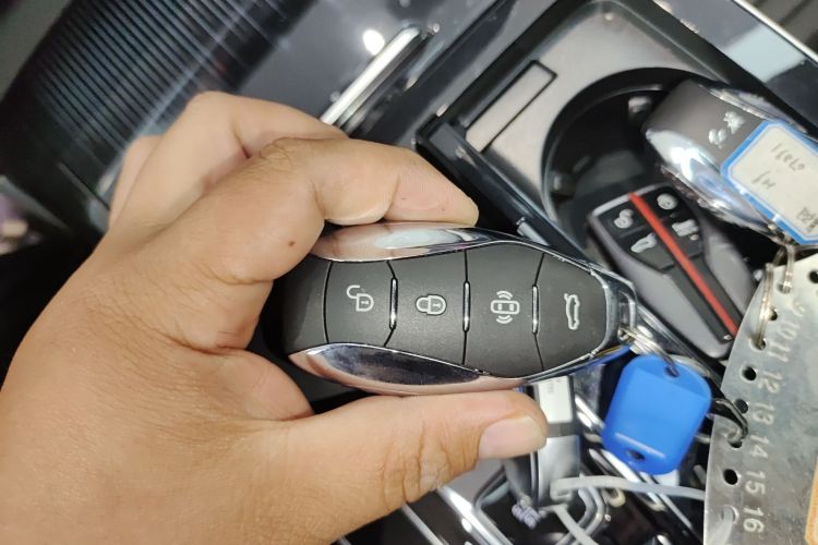 红旗H9 2024款 2.0T 旗享 私享风尚版中控内饰7001