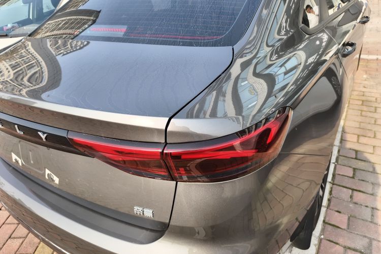 吉利汽车 帝豪 2025款 第4代 1.5L 手动龙腾版车身外观9