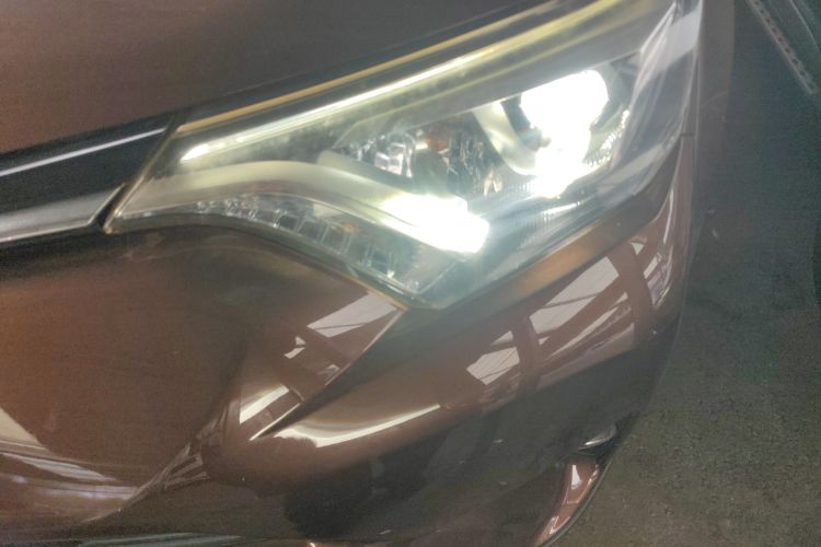 丰田 RAV4荣放 2016款 2.5L 自动四驱精英版局部细节36