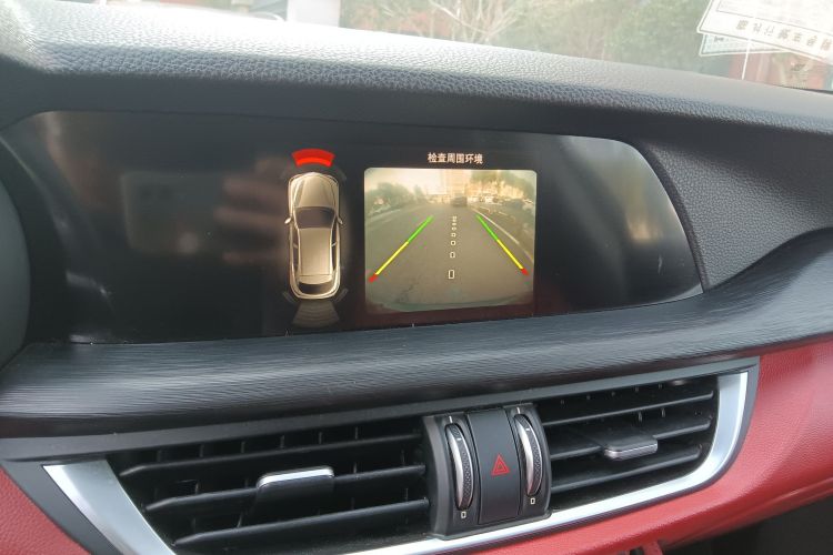阿尔法·罗密欧 Stelvio斯坦维 2017款 2.0T 200HP 精英版中控内饰16
