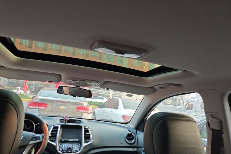 长安 逸动 2015款 1.6L 手动俊酷型 国V中控内饰22