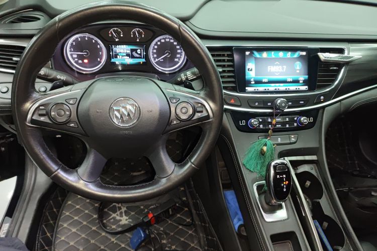 别克 君越 2018款 20T 精英型中控内饰12