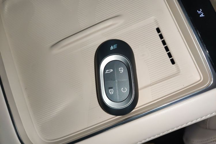 捷途山海L9 2025款 1.5TD 2DHT 旗舰版 6座中控内饰7001