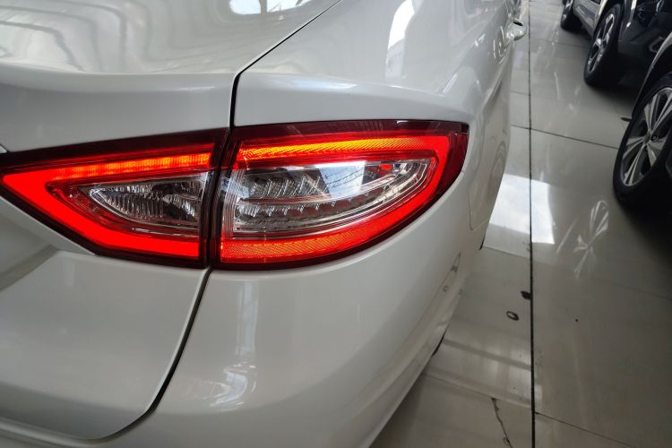 福特 蒙迪欧 2013款 1.5L GTDi180时尚型车身外观9