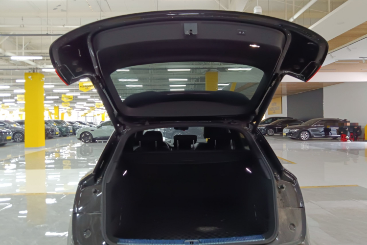 奥迪Q5L 2024款 45 TFSI 豪华动感型机舱底盘23