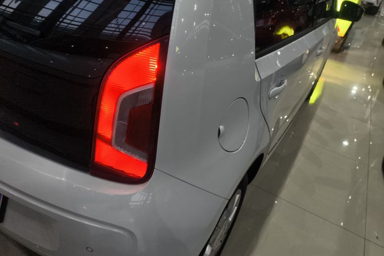 大众up! 2015款 1.0L high up!车身外观9