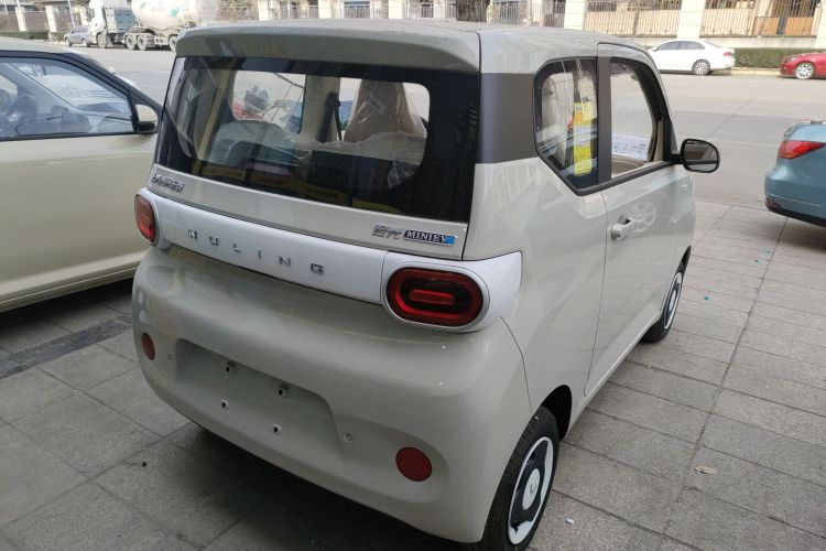 五菱汽车 宏光MINIEV 2024款 第三代 215km 青春版车身外观7