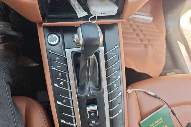 众泰SR9 2017款 2.0T 自动极致之路版中控内饰18