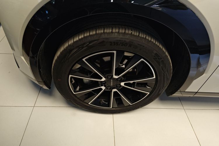 极氪X 2025款 四座后驱魔方版车身外观6007