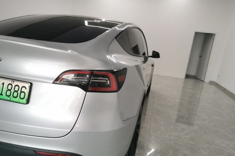 特斯拉 Model Y 2022款 后轮驱动版车身外观9