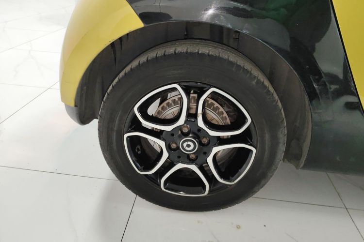 smart forfour 2016款 0.9T 66千瓦先锋版车身外观6008