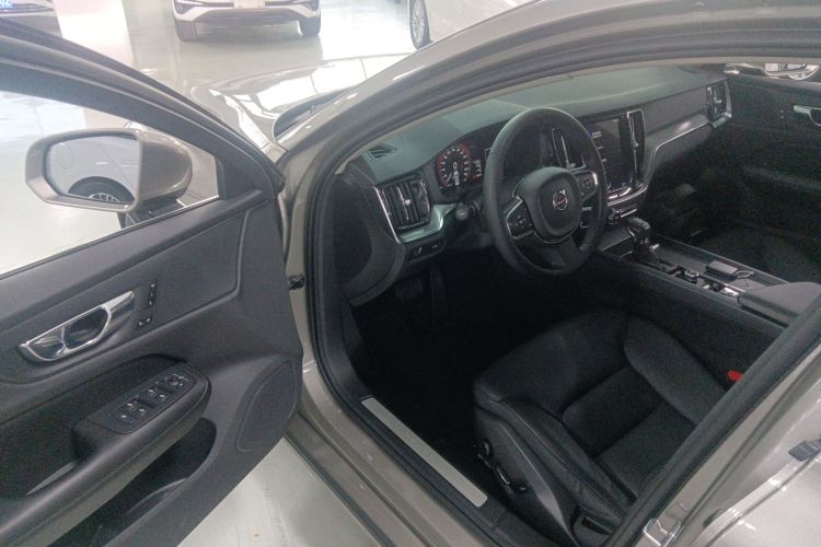 沃尔沃S60 2020款 T4 智逸豪华版中控内饰20