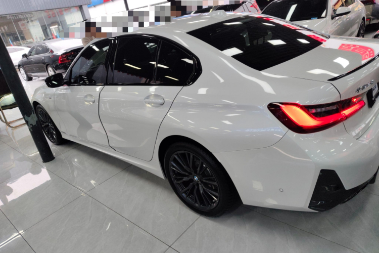 宝马3系 2023款 325i M运动曜夜套装车身外观4