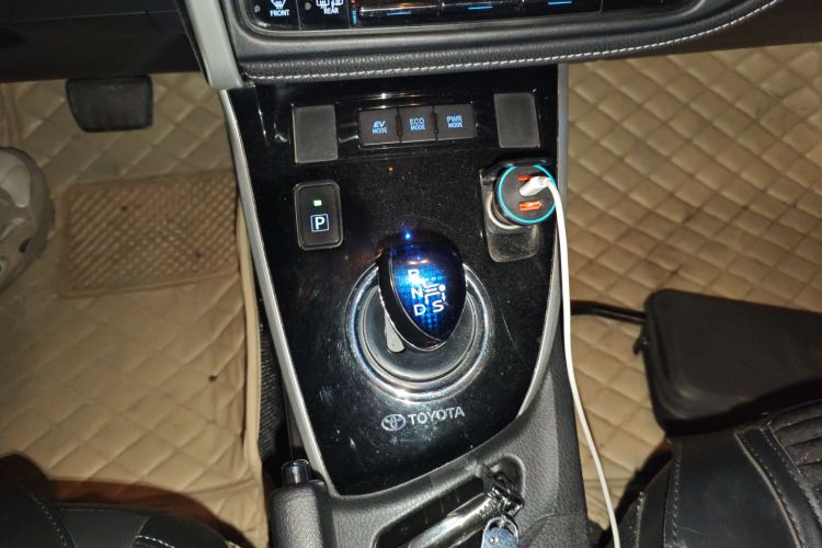 丰田 卡罗拉 2016款 双擎 1.8L E-CVT精英版中控内饰18