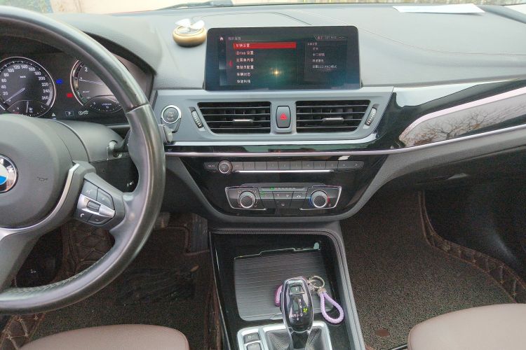 宝马1系 2020款 120i M运动套装中控内饰16