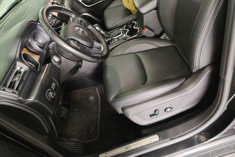 Jeep 大指挥官 2020款 2.0T 两驱精英版中控内饰19