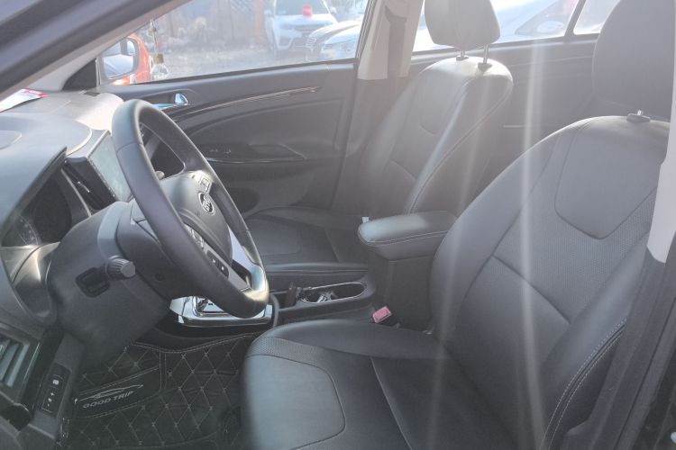 比亚迪 速锐 2014款 1.5TID 自动豪华型中控内饰19