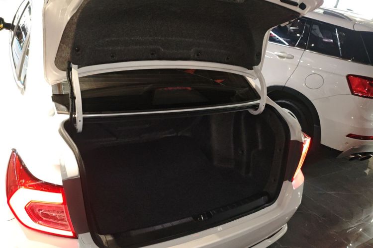 本田 凌派 2019款 180Turbo CVT豪华版 国VI机舱底盘23