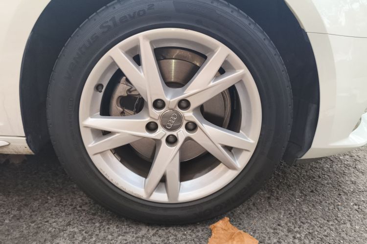 奥迪A4L 2018款 30周年年型 40 TFSI 进取型车身外观10