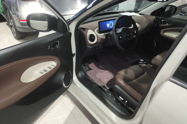 五菱汽车 五菱缤果 2023款 333km 灵犀互联款中控内饰7003