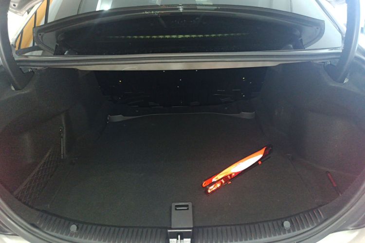 奔驰C级 2019款 改款 C 260 L 运动版机舱底盘23