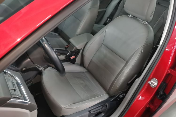 斯柯达 明锐 2015款 1.6L 自动逸俊版中控内饰19