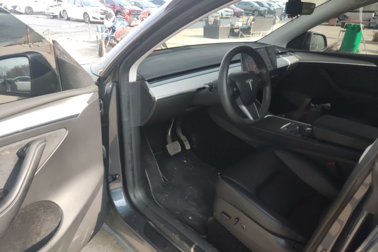 特斯拉 Model Y 2022款 改款 后轮驱动版中控内饰7003