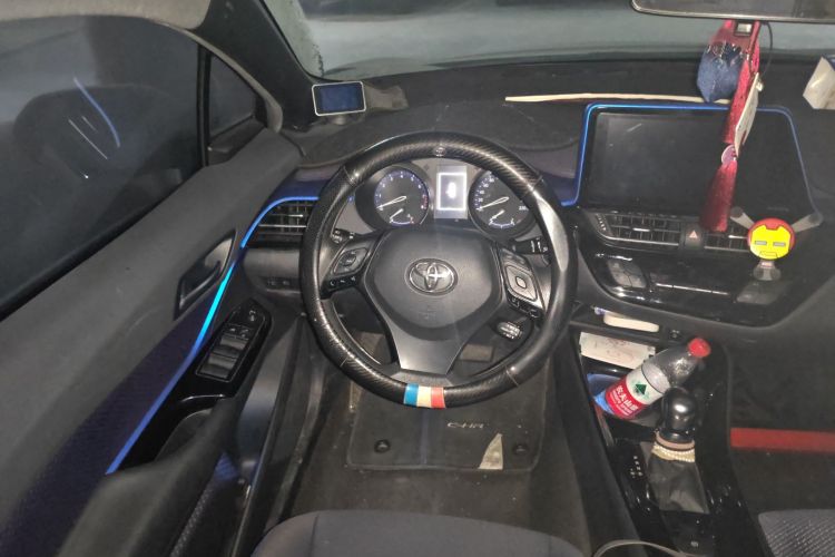 丰田C-HR 2018款 2.0L 领先天窗版 国VI中控内饰13