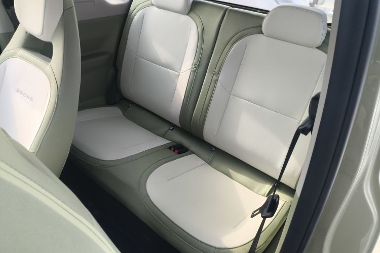 吉利银河 2025款 210km 熊猫骑士中控内饰7004