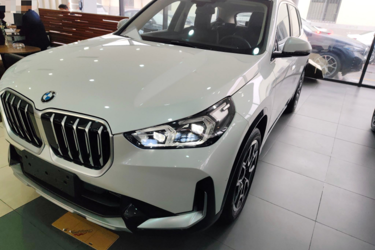 宝马X1 2023款 sDrive25Li X设计套装车身外观1