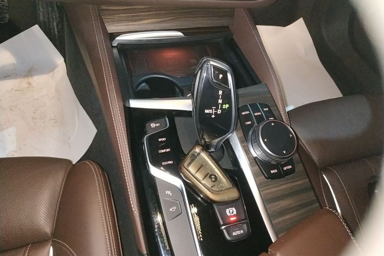 宝马5系 2020款 530Li 尊享型 豪华套装中控内饰18