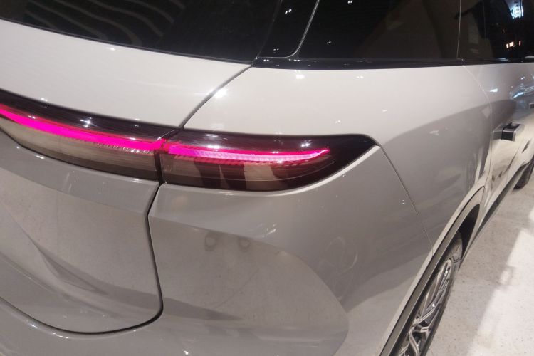 蔚来ES6 2024款 75kWh车身外观9