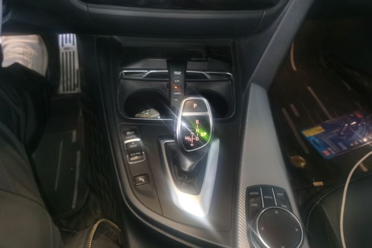 宝马3系 2018款 320i M运动曜夜版中控内饰18