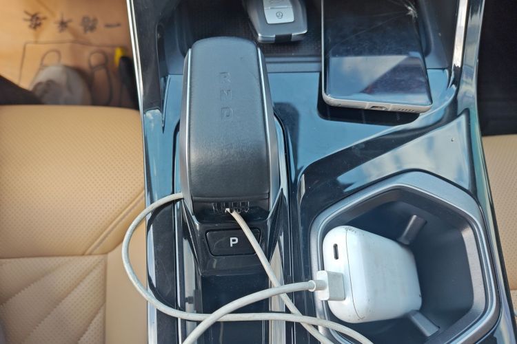 吉利汽车 博越L 2023款 1.5TD DCT尊贵型中控内饰18