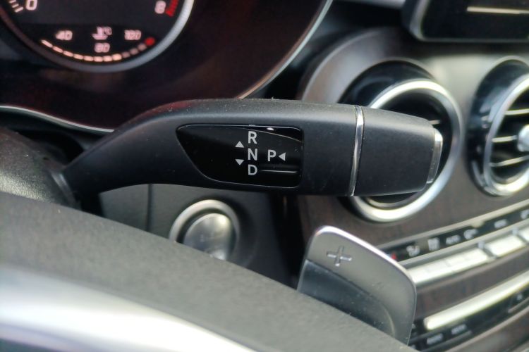 奔驰C级 2017款 改款 C 200 运动版中控内饰18