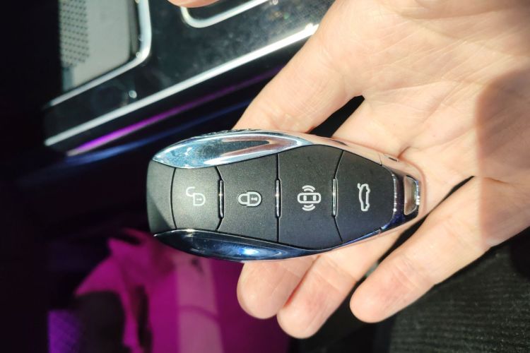 红旗HS5 2023款 2.0T 旗享Pro版中控内饰11