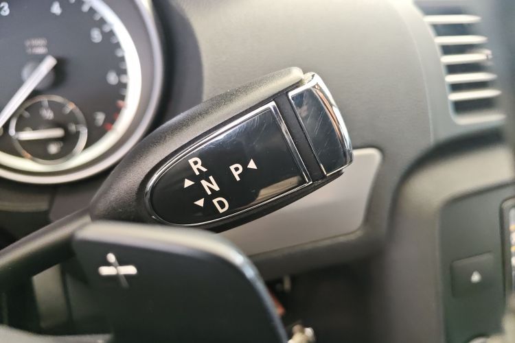 奔驰R级 2014款 R 320 4MATIC 商务型中控内饰18