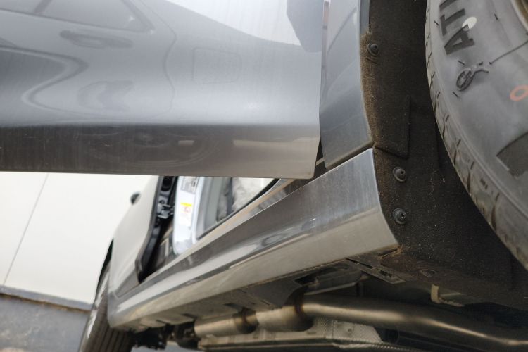 比亚迪 秦PLUS 2024款  荣耀版 DM-i 120KM超越型局部细节9001