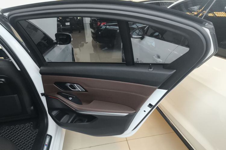 宝马3系 2022款 325Li M运动套装中控内饰45